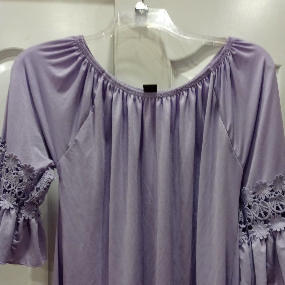 Win Win Plus NWOT Lavender Puff Sleeve Top